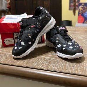 Infant Fila Fantom 6 Strap Tennis Shoe NWT